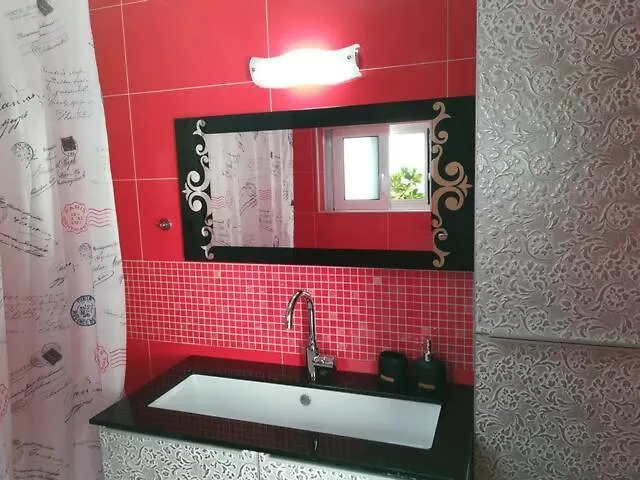 Boubou's Place Apartamento Calamata